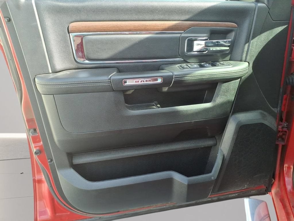 2017 RAM 1500 Laramie Crew Cab 4x4 5'7" Box