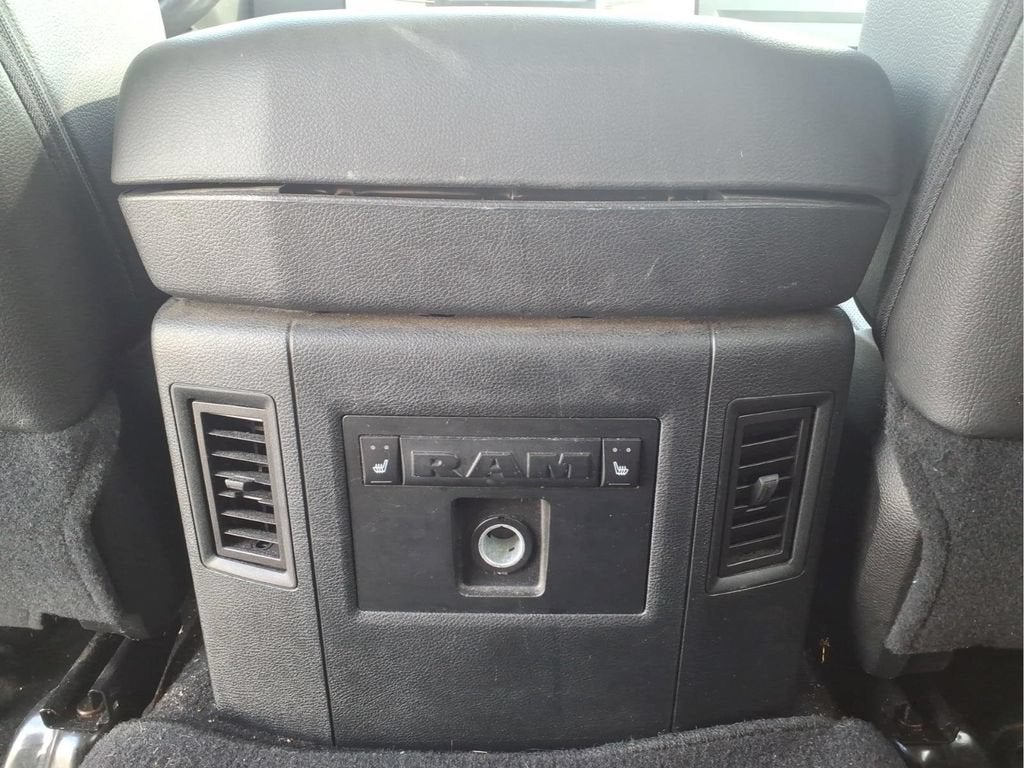 2017 RAM 1500 Laramie Crew Cab 4x4 5'7" Box