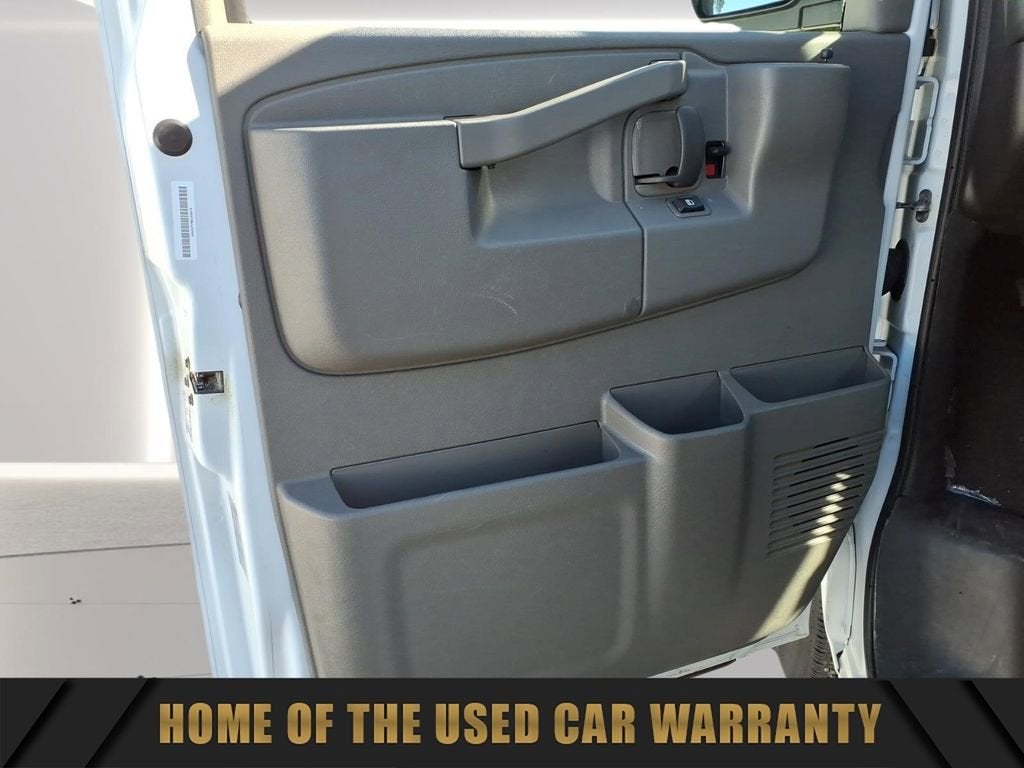 2025 Chevrolet Express Passenger 1LT