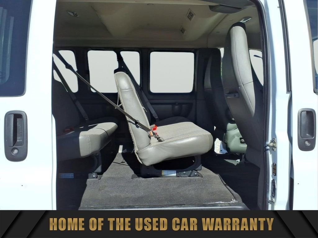 2025 Chevrolet Express Passenger 1LT