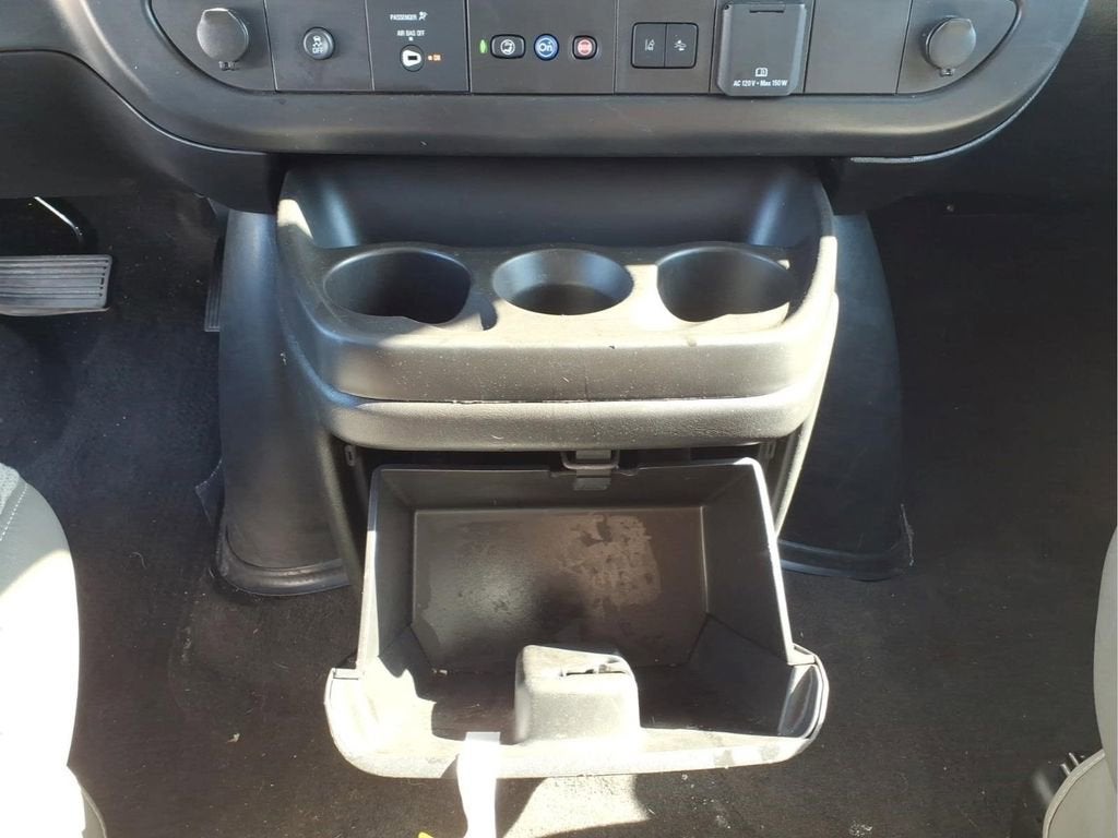 2025 Chevrolet Express Passenger 1LT
