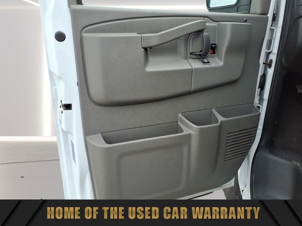2025 Chevrolet Express Passenger 1LT