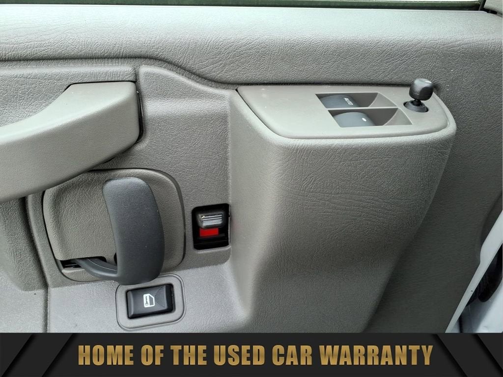 2025 Chevrolet Express Passenger 1LT