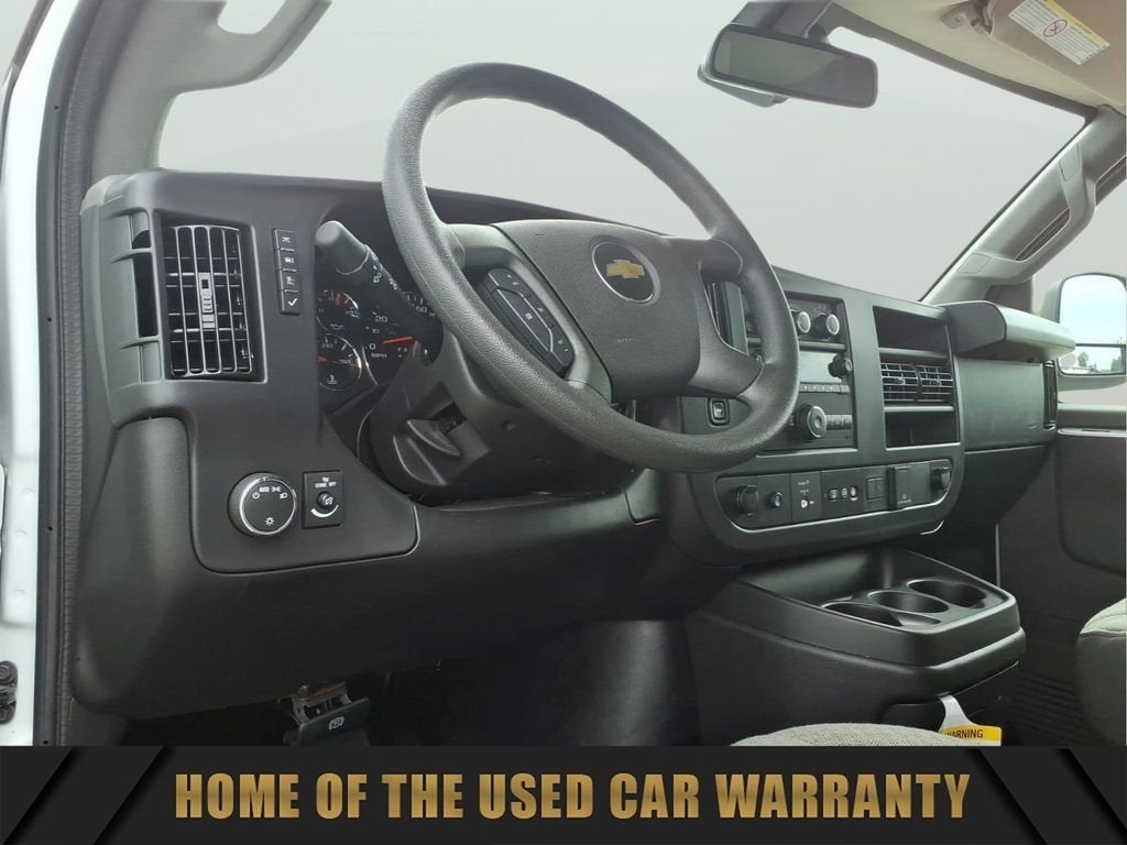 2025 Chevrolet Express Passenger 1LT