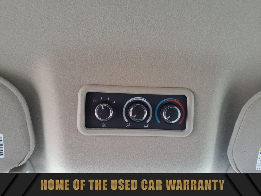 2025 Chevrolet Express Passenger 1LT