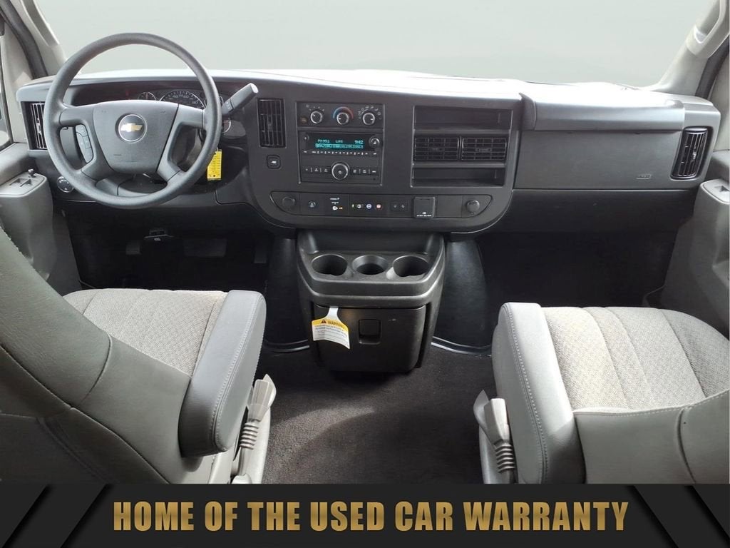 2025 Chevrolet Express Passenger 1LT