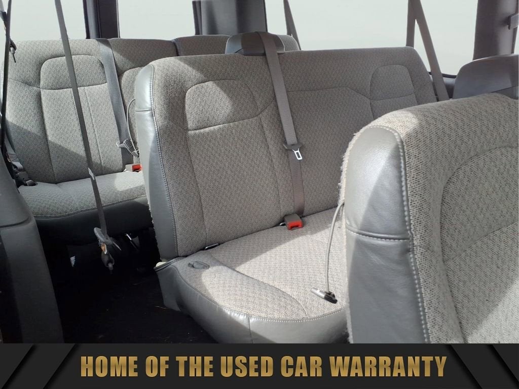 2025 Chevrolet Express Passenger 1LT