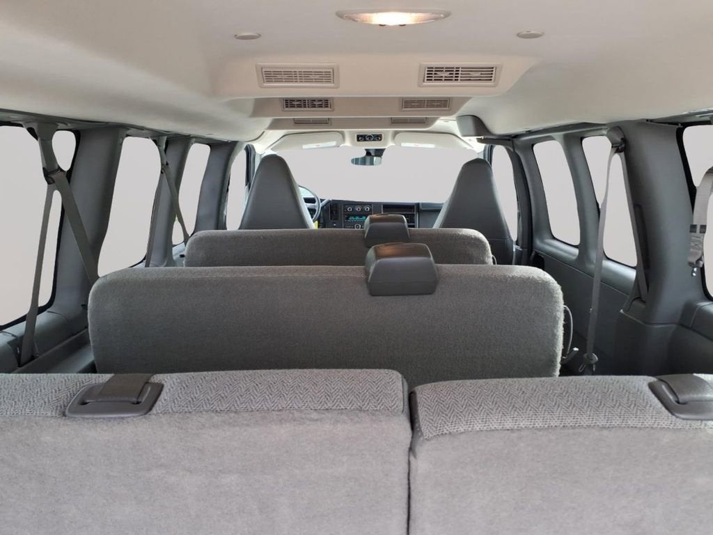 2025 Chevrolet Express Passenger 1LT