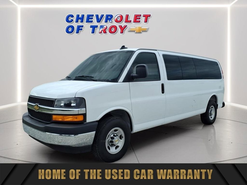2025 Chevrolet Express Passenger 1LT