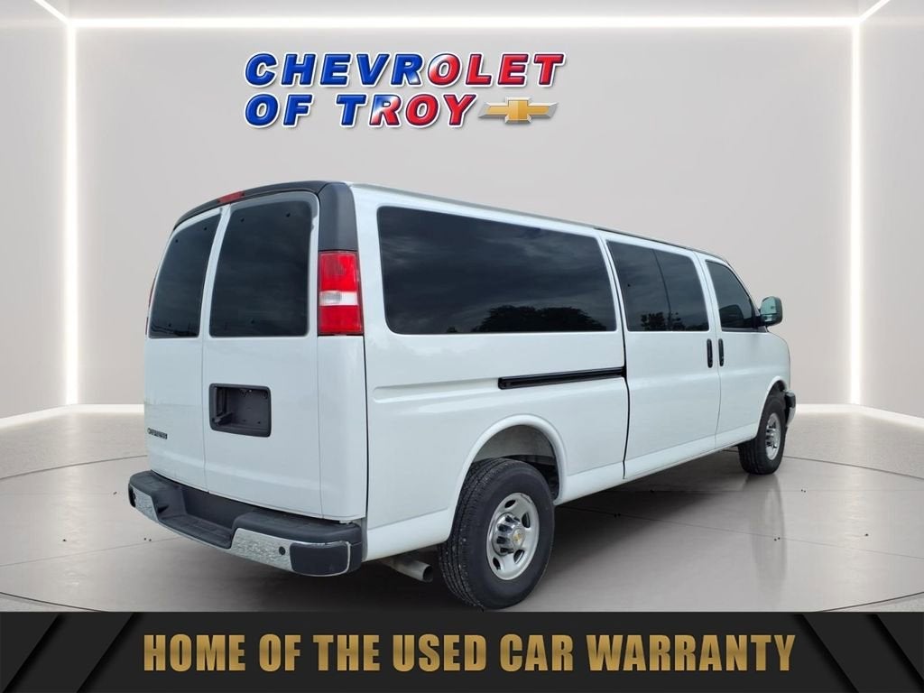 2025 Chevrolet Express Passenger 1LT
