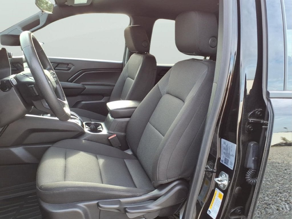 2025 Chevrolet Colorado WT/LT