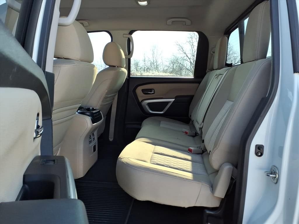 2017 Nissan Titan SV