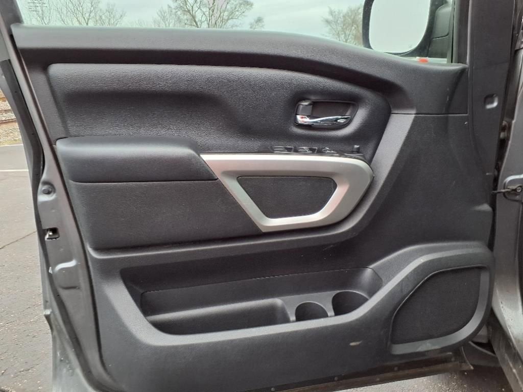 2017 Nissan Titan SV