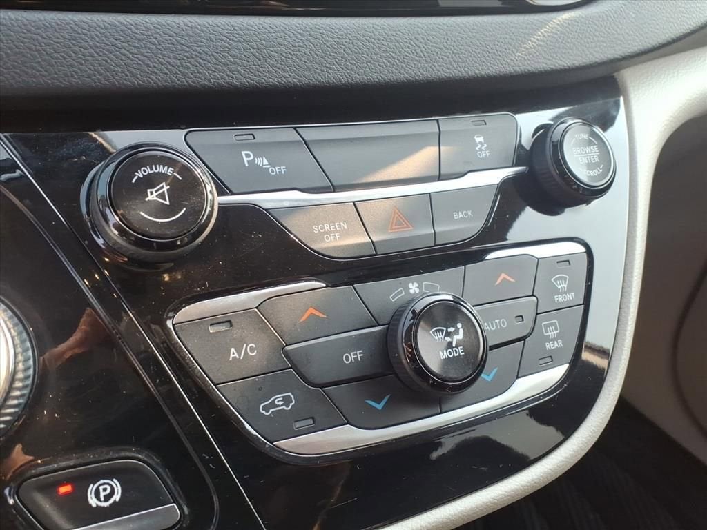 2017 Chrysler Pacifica Touring-L